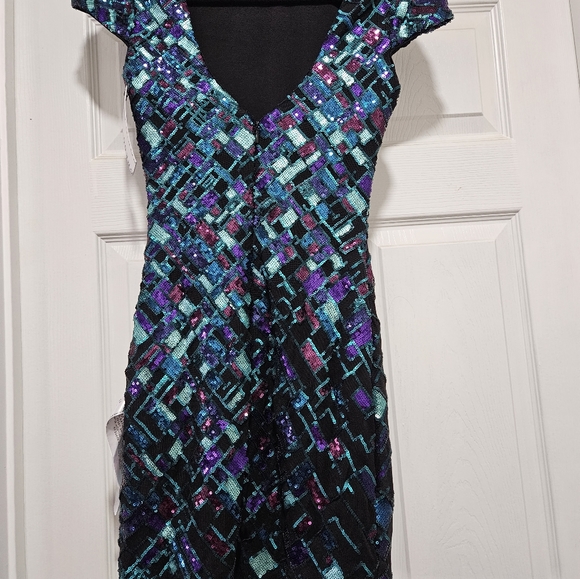 Dress - Picture 2 of 9